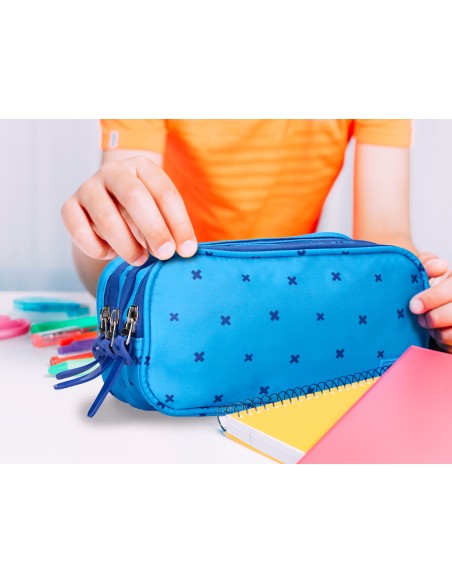 Estuche portatodo liderpapel multibolsillo 3 cremalleras azul cruces a juego con mochila 150x90x240 mm