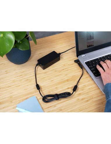 Adaptador de corriente trust primo universal...