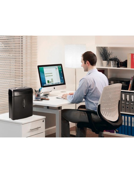Destructora de documentos q-connect kf17970 capacidad de corte 6 h destruye grapas clips y tarjetas papelera 14l