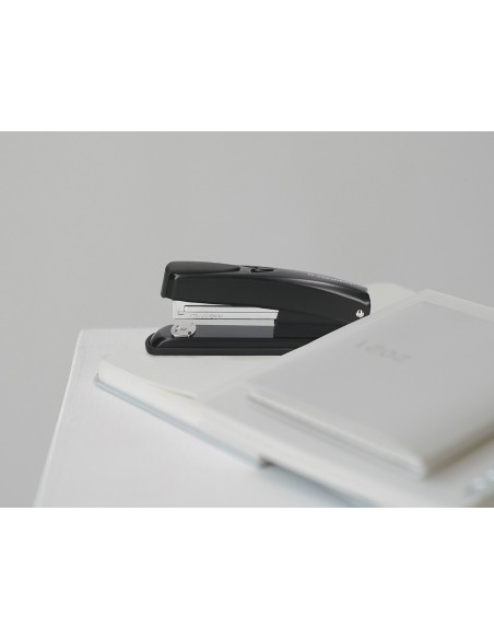 Grapadora q-connect kf01044 metalica negra capacidad 20 hojas