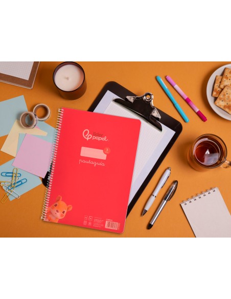 Cuaderno espiral liderpapel a4 pautaguia tapa plastico 80h 90gr cuadro pautado 3mm con margen color rojo