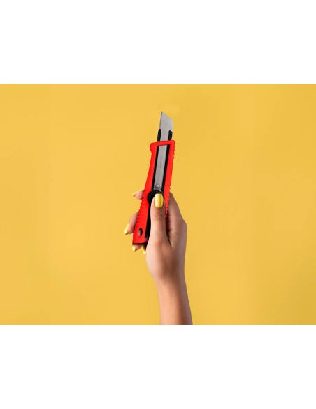 Cuter q-connect plastico ancho bloqueo de la hoja por rueda guia metalica para la cuchilla 18 mm xd-190 blister 1 unida