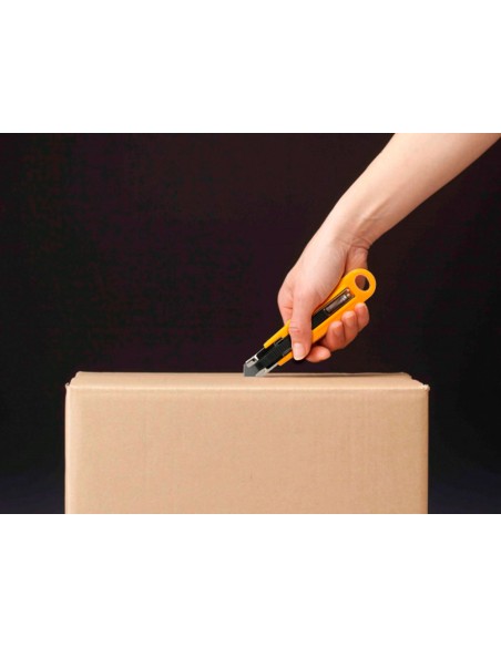 Cuter q-connect plastico ancho de seguridad retractil y con asa para colgar cuchilla 18 mm xd-123 blister 1 unidad