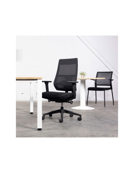 Silla rocada direccion con brazos regulables base polimero respaldo de malla y asiento en tela negro