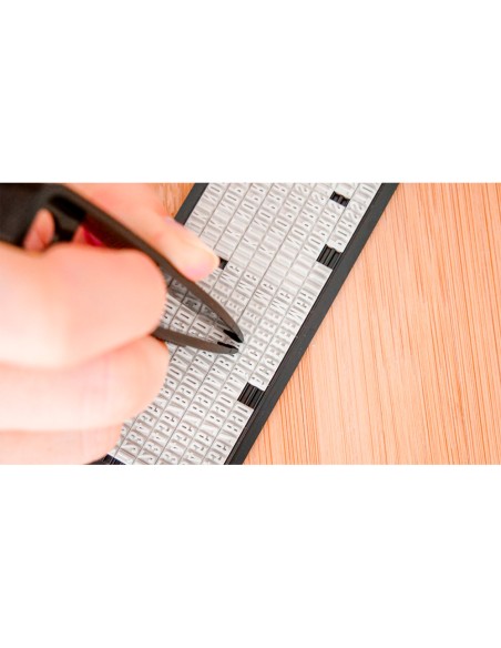 Sello avery especial tejidos personalizable 3 lineas 288 caracteres con pinza y tira termoadhesiva lavable negro