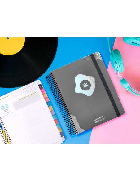 Agenda escolar antartik año 24 - 25 curso coleccion maximal black día página a5
