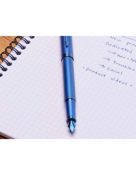 Pluma parker im professionals monochrome blue plumin f en estuche de regalo