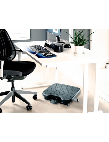 Reposapies ajustable q-connect premium con alfombrilla caucho